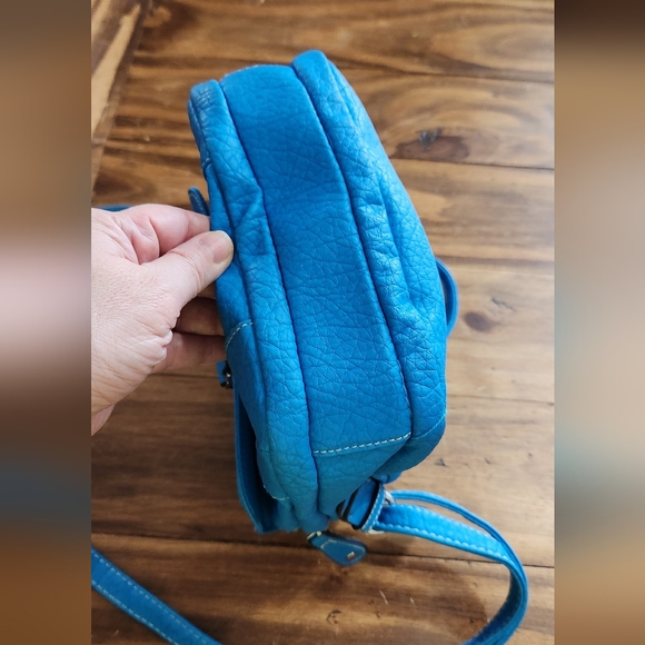 Rosetti blue faux leather cross body shoulder purse with multiple pockets - Picture 6 of 13